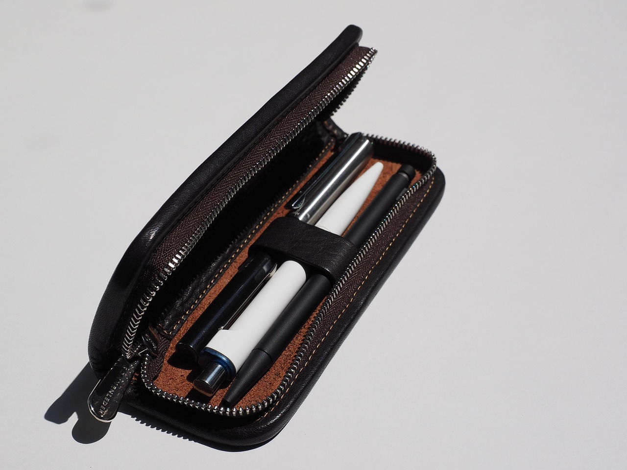 Experti studují dokumenty a výsledky pitvy v kauze Kramný