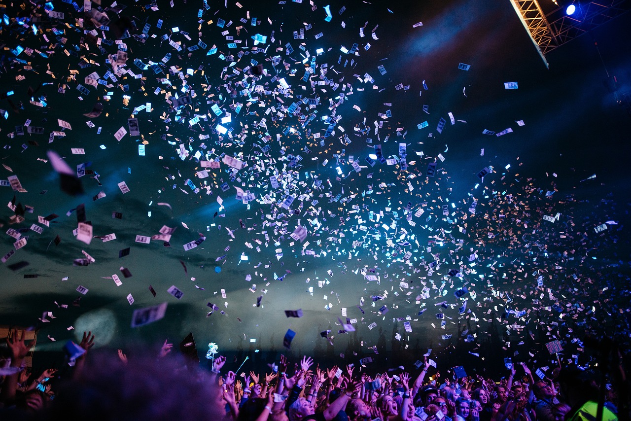 Dave, světla a atmosféra na velkém hudebním festivalu