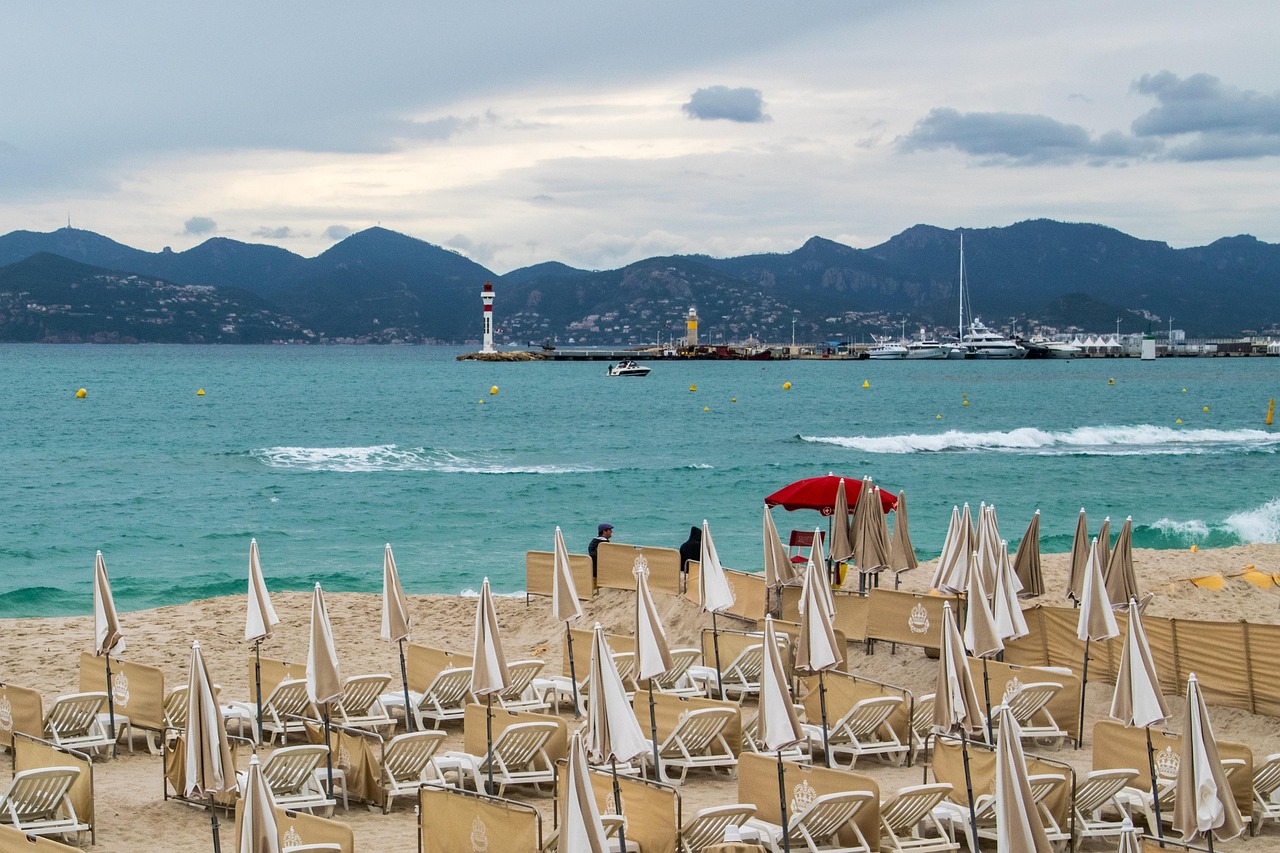 Celkový pohled na luxusní Termy Karkonosze Resort & Spa zasazený do horské krajiny