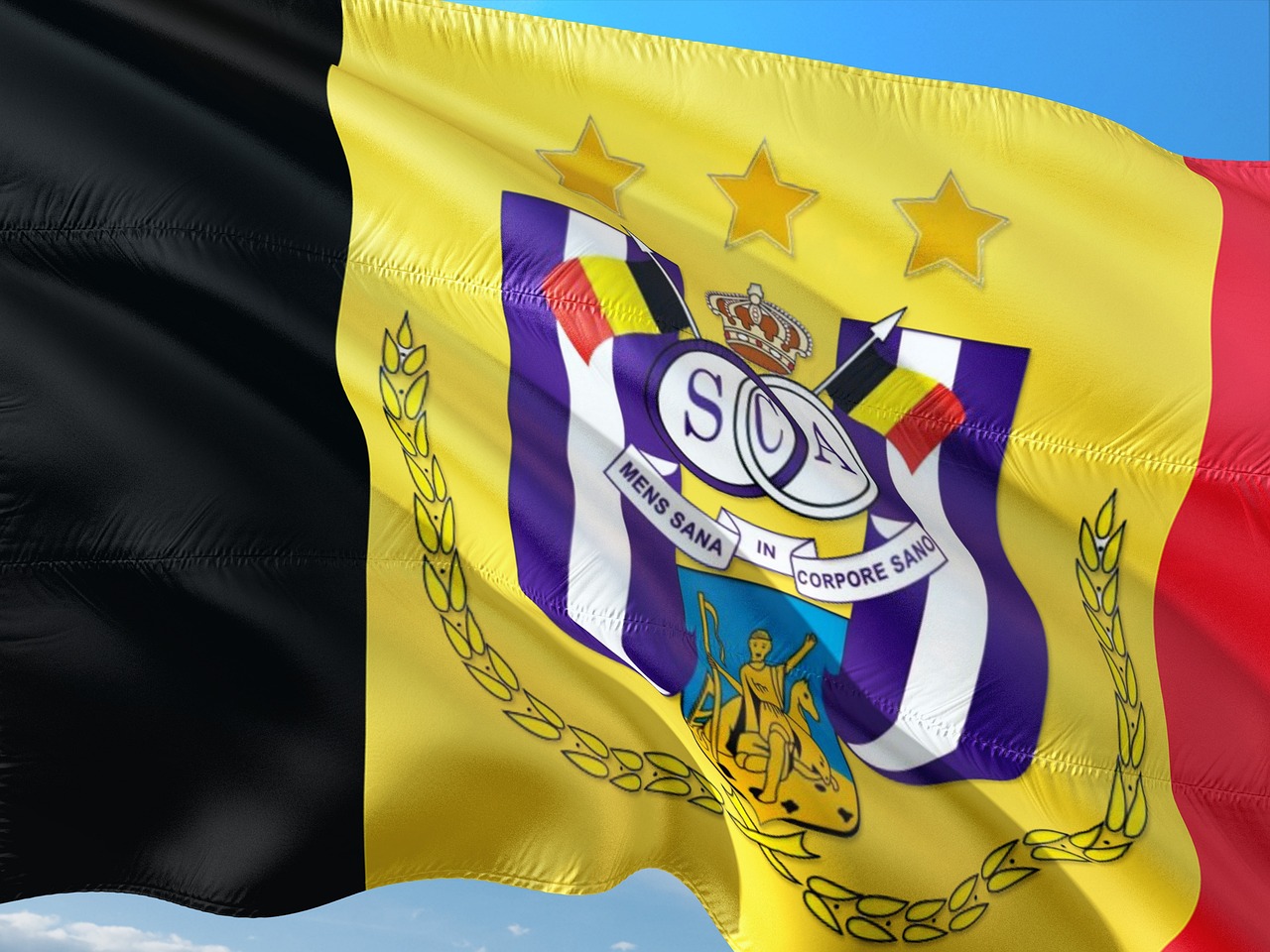 Grafické znázornění VPN připojení s mapou a servery kolem světa.